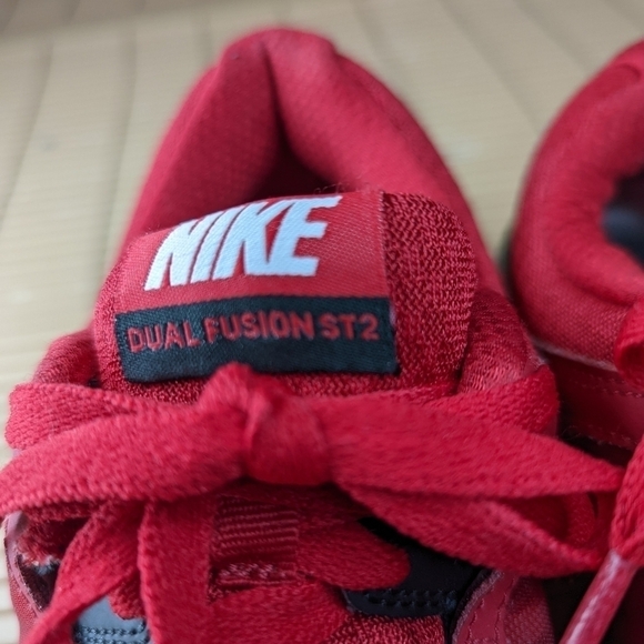 Athletic_Shoes